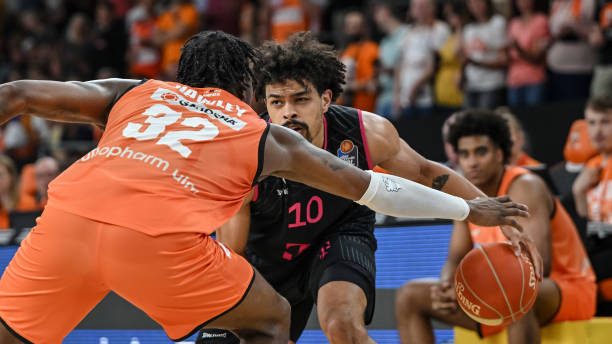 以下是她的 以下是她的