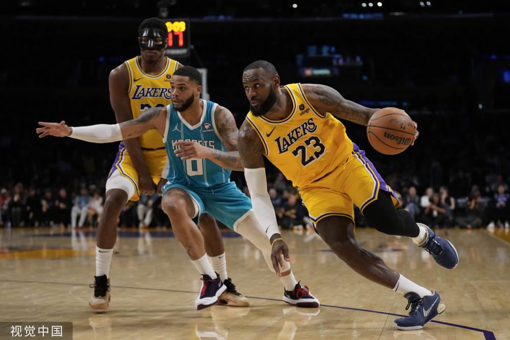 软硬兼施的 软硬兼施的